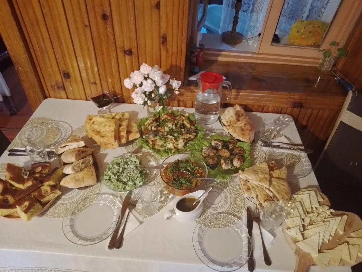 Tsvirmi Zviadi'S Guesthouse Mestia Eksteriør bilde